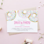 Convite Rosquinha Sweet 16 Party com aspersão branca de aq<br><div class="desc">Convide convidados para o seu evento com este doce convite de 16 pessoas personalizável. Apresenta rosquinhas de cor aquosa, de vidro branco, com pulverizações coloridas. Personalize adicionando seus detalhes. Este doce convite de festas rosquinha de 16 anos é perfeito para qualquer tema ou estação de eventos. Outras cores estão disponíveis....</div>