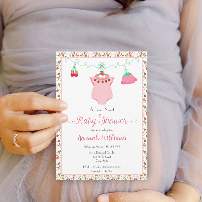 Convite Roupa de Bebê Morango Com Padrão Chá de Bebê (A sweet berry baby shower invitation for your upcoming mother to be celebration!)
