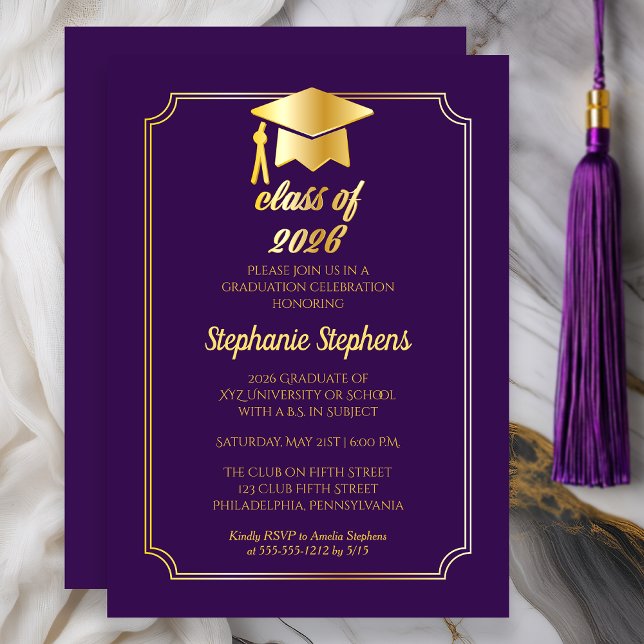 Convite Roxo Elegante | Parte Formandos do Boné Dourado (Class of 2026 Elegant Purple Gold College Graduation Party)