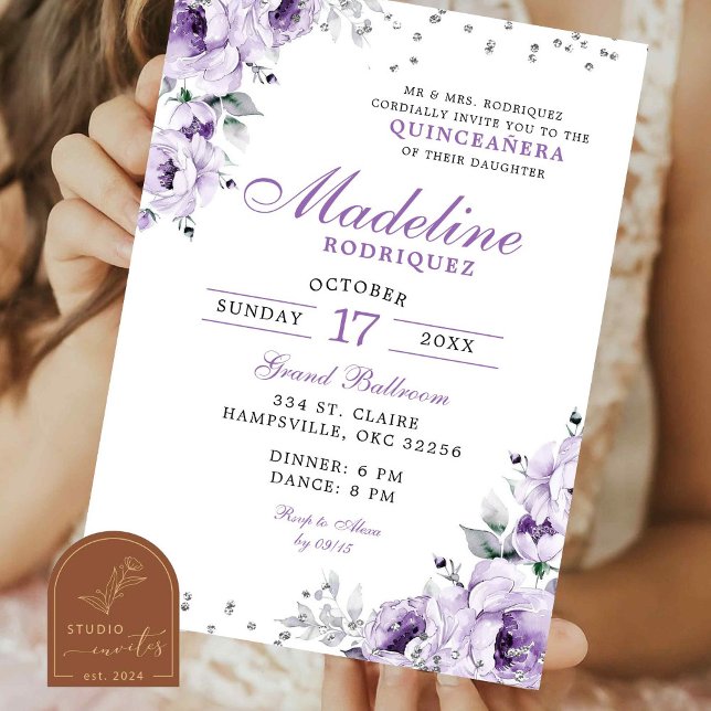 Convite Roxo Lilás Prata Floral Quinceanera (Criador carregado)