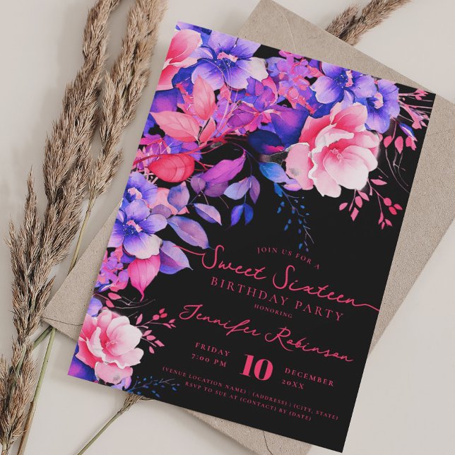 Convite Roxo Roxo Floral Doce 16 Aniversário Negro (Romantic Purple Floral Sweet 16 Birthday Black Invitation)