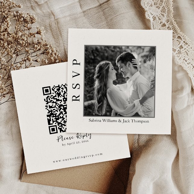 Convite RSVP do Site de Código QR de Foto Simples Preto e  (Modern RSVP card with personalized photo, QR code, and convenient online RSVP.)