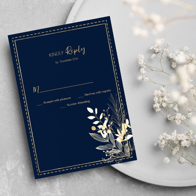 Convite RSVP floral de ouro azul-marinho chic simples (Simple chic navy blue gold floral RSVP)