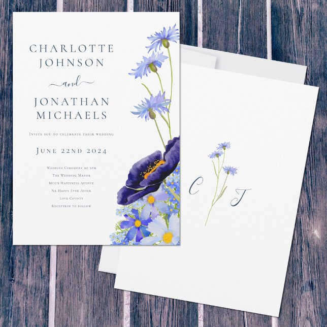 Convite Russo Azul de Flor Selvagem (Elegant wildflower blue watercolor with bride & groom monogram artwork by artist Catherine Sweetman )