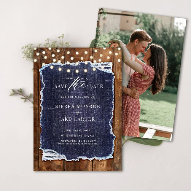 Convite Rustic Barn Wood Denim Foto Data de Salvamento (rustic wedding save the date barn wood denim string lights ranch country western backyard white blue)