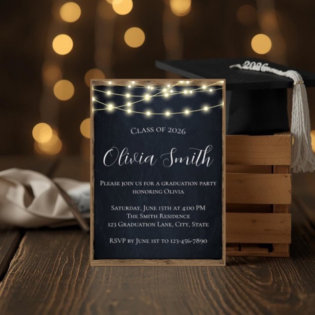 Convite Rustic Chalkboard & String Lights Graduation Party (Criador carregado)
