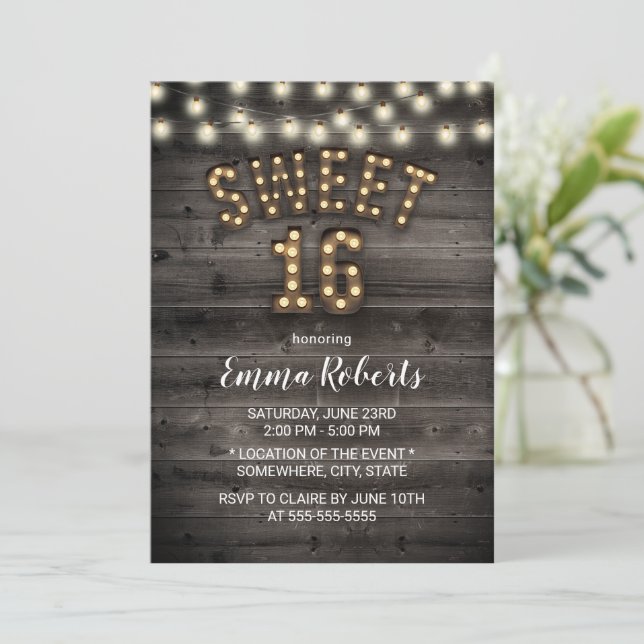 Convite Rustic Sweet 16 String Lights Barn Wood Aniversári (Em pé/Frente)