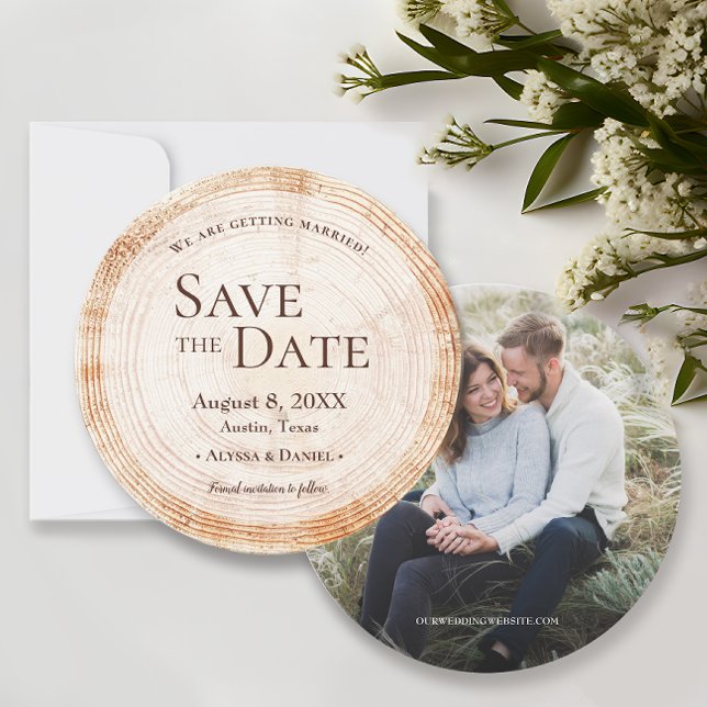 Convite Rustic Wedding Salve a data foto de Wood Tree Lati (Rustic wedding save the date custom photo with wood grain tree bark cut slice design. )