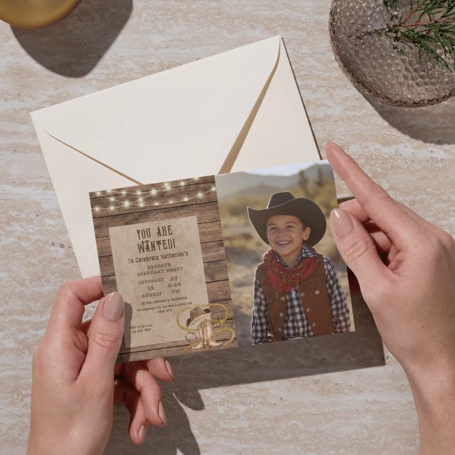 Convite Rustic western you are wanted photo birthday (Criador carregado)
