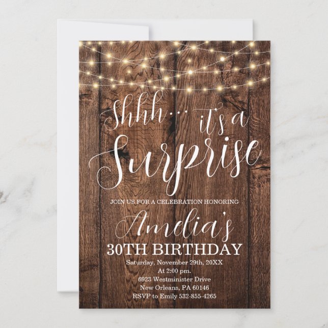 Convite Rustic Wood and String Light Surprise Aniversário (Frente)