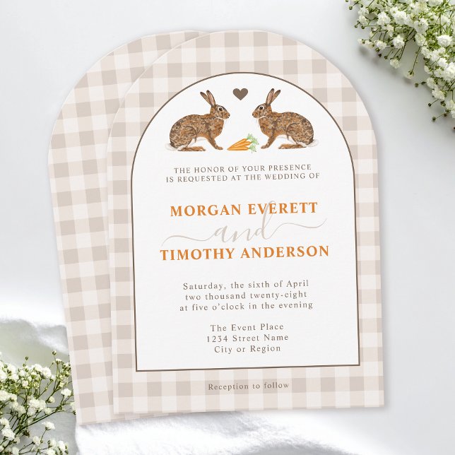 Convite Rustic Woodland Hares On Beige Gingham Wedding (Criador carregado)