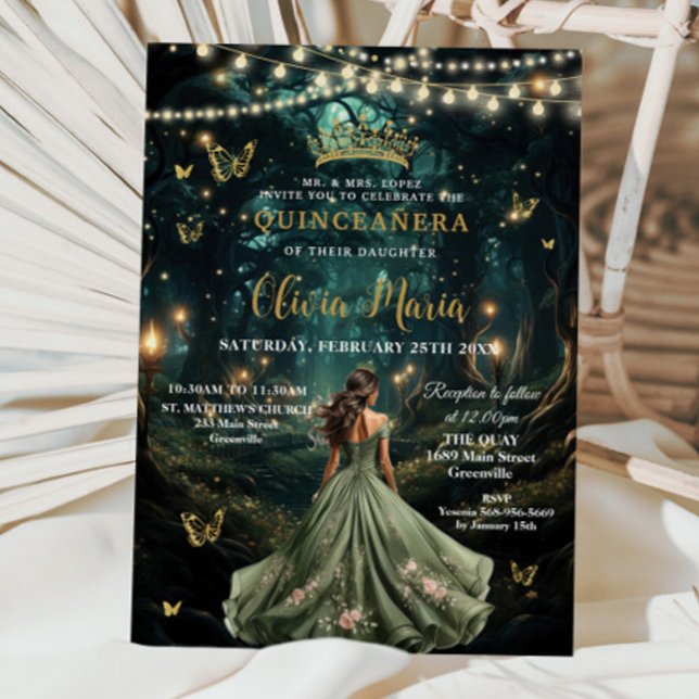 Convite Sage Florestal Encantada Vestido Verde Quinceañera (enchanted forest starry night sage green dress brunette girl quinceanera invitation cards download)