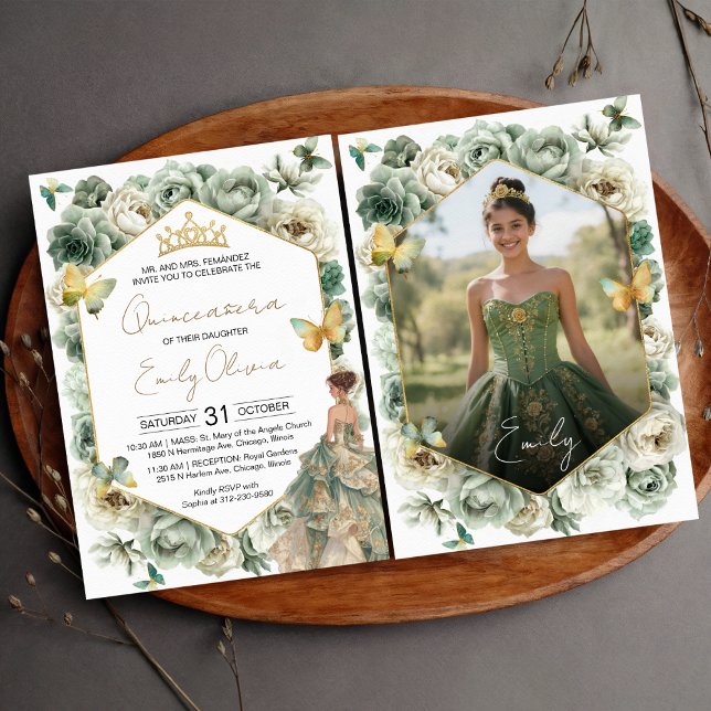 Convite Sage Green Floral Butterfly Photo Quinceañera (Criador carregado)