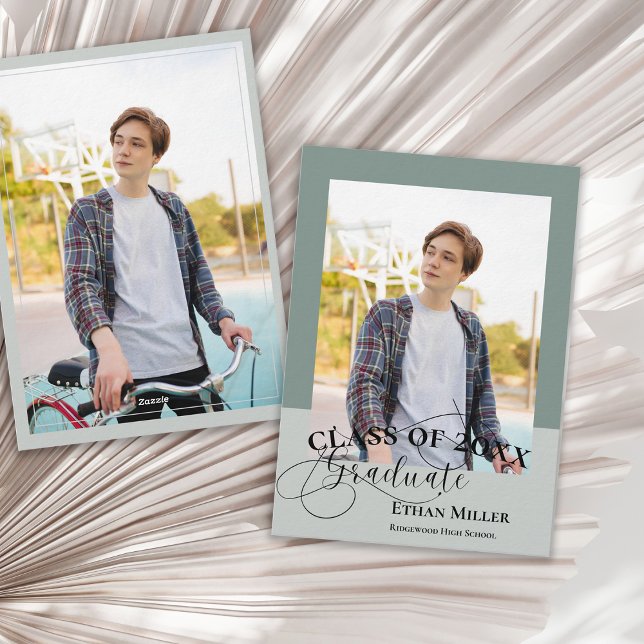 Convite Sage Green Minimal Photo Graduation Announcement (Class of 20XX Photo Graduation Announcement Card | Modern Sage Neutral Design)