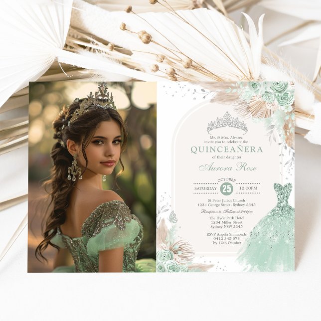 Convite Sage Green Silver Quinceañera Boho Princess Foto (Criador carregado)