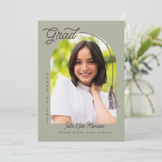 Convite Sage Tassel Grad Announcement with Photo (Em pé/Frente)