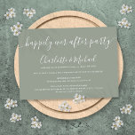 Convite Sage Verde Feliz Nunca Depois Do Casamento De Fest<br><div class="desc">Apresentando nomes de estilo de assinatura,  este sábio elegante e verde feliz para sempre após o convite de festas de recepção de casamento pode ser personalizado com suas informações em letras quicas. Projetado por Thisnotme©</div>