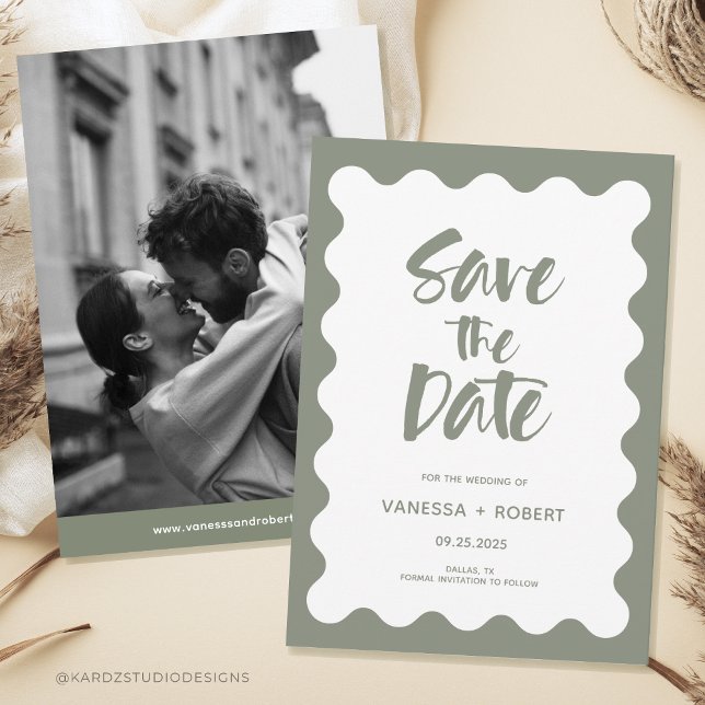 Convite Sage Verde Moderno Foto Salvar Data (Modern Sage Green Save the Date with photo of couple in black and white. Wavy scallop frame + script)