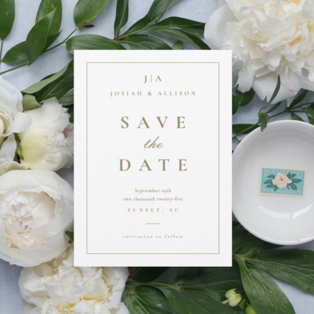 Convite Salvar data com Monograma Clássico (Classic and elegant wedding monogram save the date announcement card.)
