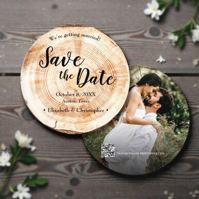 Convite Salve a data do casamento em madeira rústica com c (Rustic wedding wood photo save the date with QR code wedding website.)