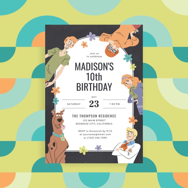 Convite Scooby-Doo Caracteres Groovy Chalkboard Birthday (Invitation on background)