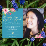 Convite Script de Aquarela Floral Azul Mitzvah Bat Photo<br><div class="desc">Tenha orgulho, alegria e mostre este marco do seu Bat Mitzvah favorito com este sofisticado e personalizado convite fotográfico! Uma aquarela floral chica, atordoante, rosa e pêssego com tipografia falsa de folha de ouro e serifa branca moderna sobrepõem um fundo azul de taruga empoeirado no lado esquerdo, sua foto personalizada...</div>