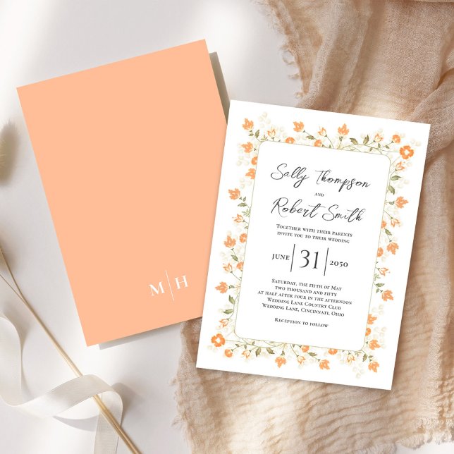 Convite Script de Caligrafia Elegante De Casamento De Pêss (Elegant peach floral wedding invitation with a monogram on the backside. )