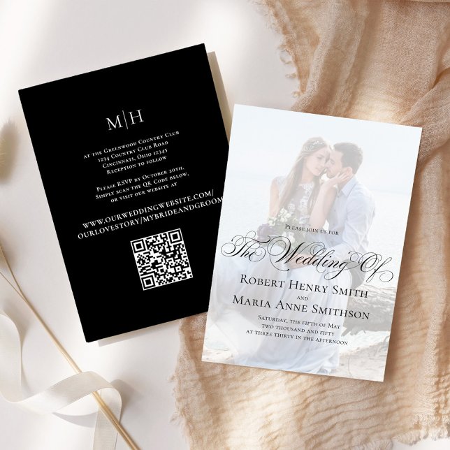 Convite Script de Caligrafia Preto e Branco Foto Elegante (Elegant black and white photo invitation with a scannable QR Code. )