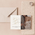 Convite Script de Foto do Código QR 2 Elegante Feliz Nunca<br><div class="desc">Este belo e moderno convite à Recepção de casamento de Fotos em Branco Negro e Dourado apresenta um falso roteiro de caligrafia em folha de ouro lendo 'To Love, Laughter, and Felily Ever After' como o principal design, e uma foto de casamento favorita. O verso apresenta outra foto de casamento...</div>
