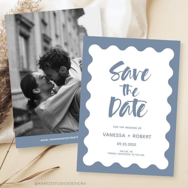 Convite Script De Fotografia Azul Dusty Salva A Data (Modern Wedding Save The Date, in dusty blue + white, black + white photo and scrips with wavy frame.)