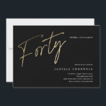 Convite Script mínimo preto e aniversário de 40 anos Doura<br><div class="desc">O aniversário de 40 anos minimalista moderno apresenta o na moda faux gold foil number guião manuscrito Quarty e os detalhes do seu partido em serif clássico sobre a cor preta de fundo, simples e elegante convite de aniversário de um marco para adultos, surpresa para excelentes, para homens e mulheres....</div>