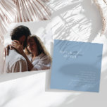 Convite Script Whimsical | Dusty Blue Photo Square Wedding<br><div class="desc">Apresentando nossa impressionante escrita caprichosa | convite de casamento azul empoeirado perfeito para a sua simples celebração do primavera boho moderno. Nosso elegante design inclui uma paleta de cores vibrante brilhante e pastel com um script de caligrafia quic vintage. Quer você prefira um estilo minimalista ou clássico, nosso produto editável...</div>