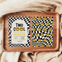 segundo aniversário sorriso rosto retrógrado branc