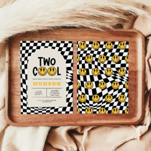 Convite segundo aniversário sorriso rosto retrógrado branc