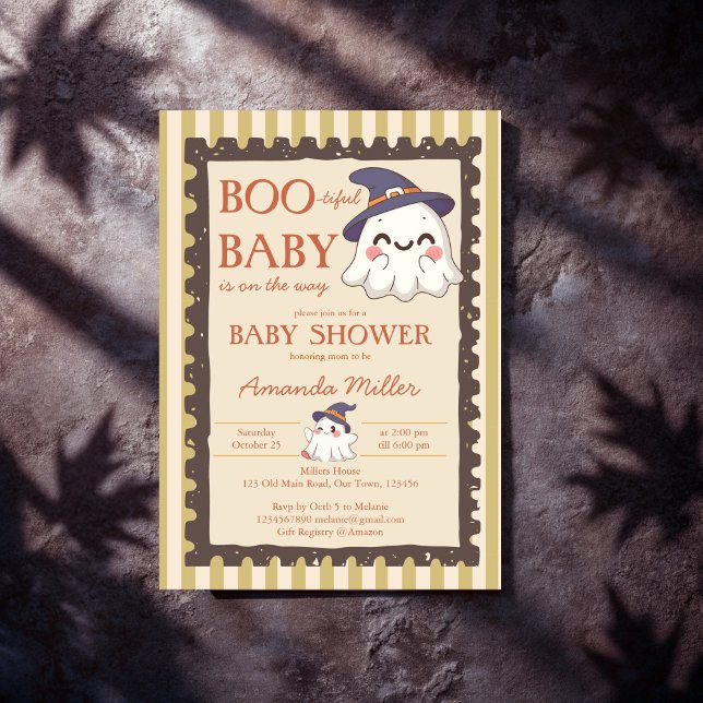 Convite Selo retro de fantasma Boo-tiful para chá de bebê  (Boo-tiful baby ghost retro hand drawn stamp stripped Halloween baby shower Invitation cards template)