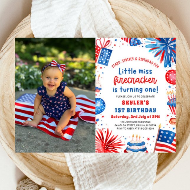 Convite Senhorita Firecracker 4 de julho primeiro aniversa (Watercolor Little Miss Firecracker Fireworks Patriotic Girl 4th of July 1st Birthday Invitation)