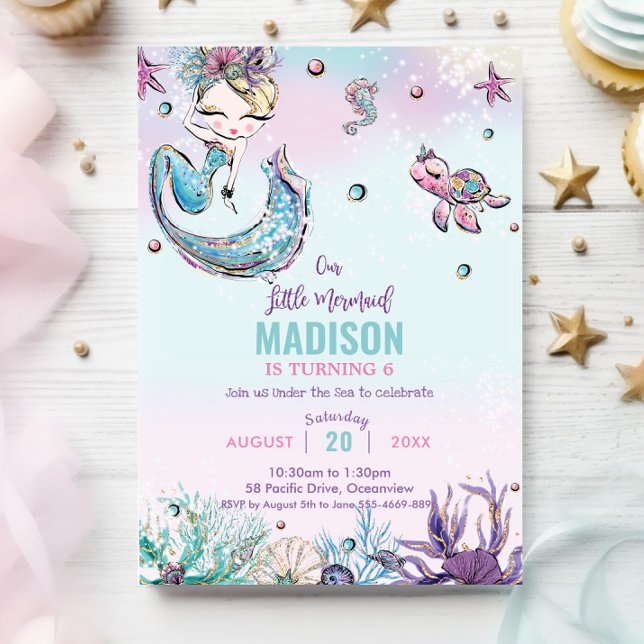 Convite Sereia Loira Whimsical Abaixo do Aniversário do Ma (whimsical blonde mermaid under the sea pool birthday party invitation cards printed digital file)