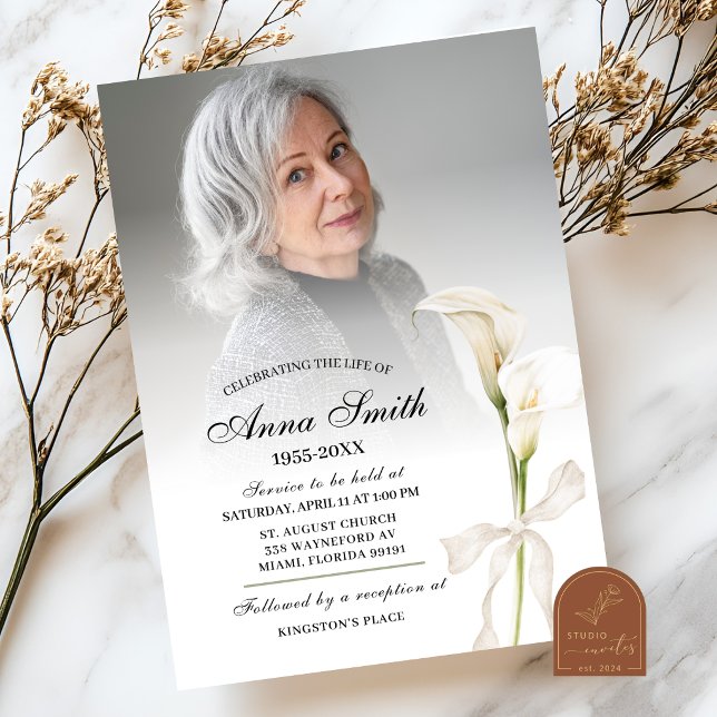 Convite Serviço Memorial de Funeral de Lírio Calla Branco (Criador carregado)