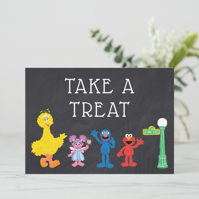 Convite Sesame Street Pals Chalkboard Rainbow Aniversário (Em pé/Frente)