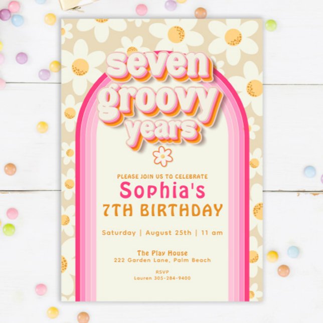 Convite Sete anos de Groovy Daisy Rainbow Birthday Invitat (Criador carregado)