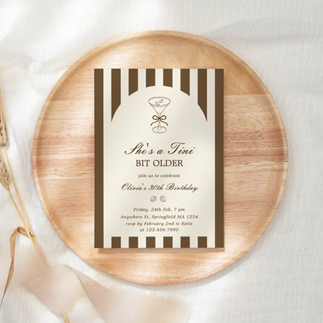 Convite She's A Tini Bit Older Coffee Martini Birthday (Criador carregado)