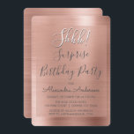 Convite Shhh! Festa de aniversário Dourada Surpresa<br><div class="desc">Shhh! Surpresa Rosa de Festa de aniversário Dourada Faux Malta Metálica Polida Com Folha Metálica Lente Rosa, Chamadas de Aniversário. Os Convites de festas de aniversários Modern e Chic Surprise usam o popular ouro rosa-rosa e a tipografia manuscrita e são perfeitos para convidar convidados para uma Festa de aniversário Surpresa....</div>