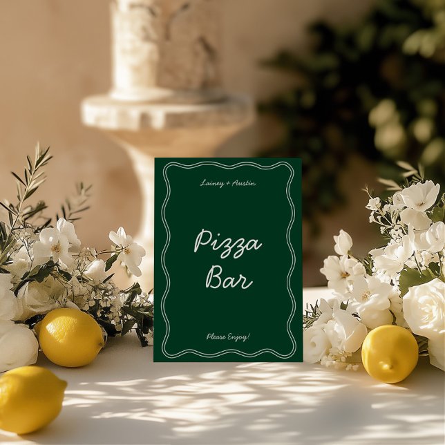 Convite Símbolo de Tabletop de Bar de Pizza de Manuscrito  (Retro Green Handwritting Pizza Bar Tabletop Sign)
