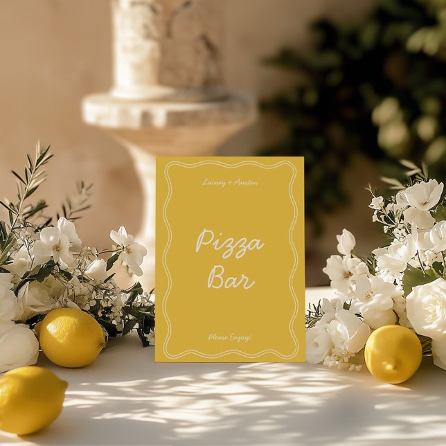 Convite Símbolo Tabletop de Bar de Pizza de Manuscrito Ama (Retro Yellow Handwritting Pizza Bar Tabletop Sign)
