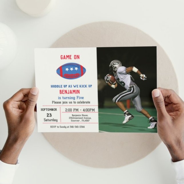 Convite Simples aniversário do Red White e do Blue Futebol (Criador carregado)