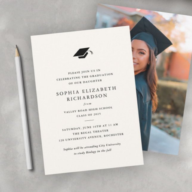 Convite Simples Clássico Preto e Branco Foto Formatura  (Simple Classic Photo Graduation Invitation.)