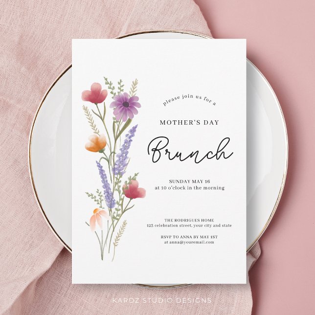 Convite Simples Floral Wildflower Dia de as mães Brunch (This brunch invitation is shown in a 5x7 in. size with square corners. Personalize for Mothers Day.)