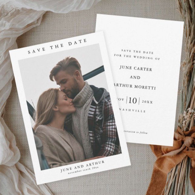 Convite Simples Foto Casamento Salvar a Data (Simple photo wedding save the date announcement cards.)