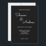 Convite Simples para Casamento de Monograma Modern<br><div class="desc">A tendência elegante de convite para casamento com script escrito à mão em preto e branco monocromático simples,  Você pode mudar as cores do texto e do fundo após selecionar a opção PERSONALIZAR.</div>