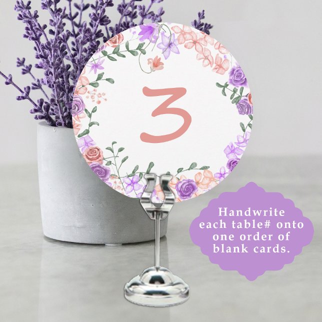 Convite Sinal de Número da Tabela Floral de Casamento Lila (wedding reception table number sign, purple lavender lilac peach rose pink roses border around edge)